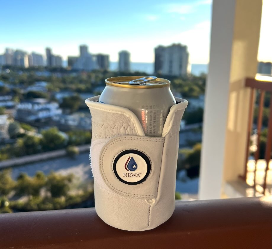 Branded Gloozie on the course at a golf event